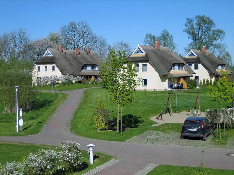 Komfortables Reetdachferienhaus Hasel 1 Puddemin Exterior foto