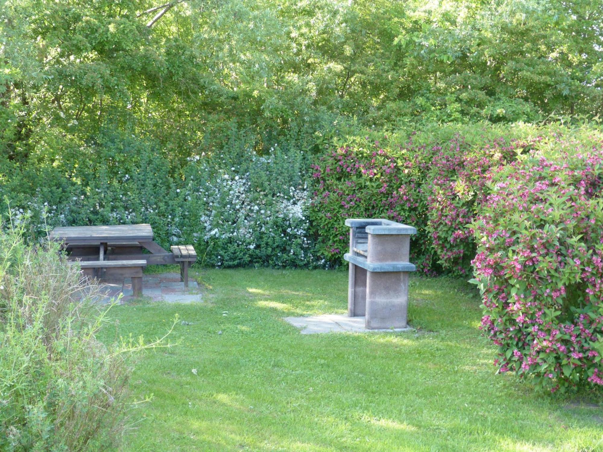 Komfortables Reetdachferienhaus Hasel 1 Puddemin Exterior foto